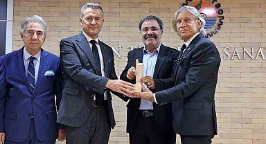 Mersin Kenti Edebiyat Ödülü Ahmet Ümit'in