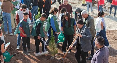 Mersin'de 500 fidan toprakla buluşturuldu