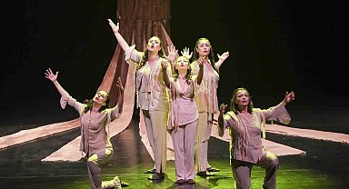 Mersin'de emekli evi üyeleri 'Ben Anadolu' oyununa yoğun ilgi gösterdi