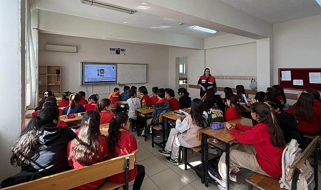 Mersin'de jandarmadan öğrencilere siber farkındalık semineri