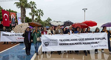 Mersin'de kadınlara yönelik şiddete karşı farkındalık etkinlikleri düzenlendi