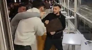 Mersin'de kafedeki kavgada yumruklar havada uçuştu