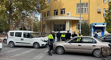 Mersin'den çaldığı otomobille Karaman'da gezerken yakalandı