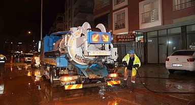 MESKİ, taşkın nedeniyle kapanan yolu anında ulaşıma açtı