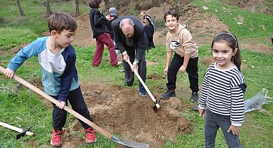 Milli Ağaçlandırma Günü'nde Salihli'de 600 fidan toprakla buluştu