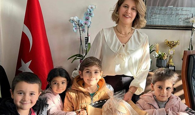 Minik öğrencilerden İlçe Milli Eğitim Müdürü'ne sıcak sürpriz