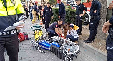 Motosiklet kazasında yaralının sıkışan ayağını itfaiye kurtardı