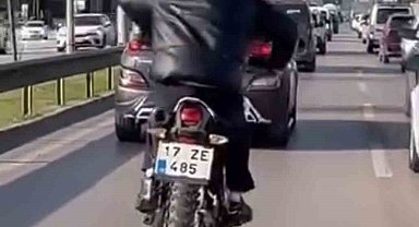 Motosikleti at sürer gibi sürdü