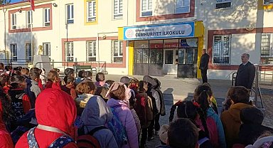 Müdür Hasan Kilitci: "Bayrak törenleri, milli değerlerimizle bağımızı güçlendiren özel anlardır"