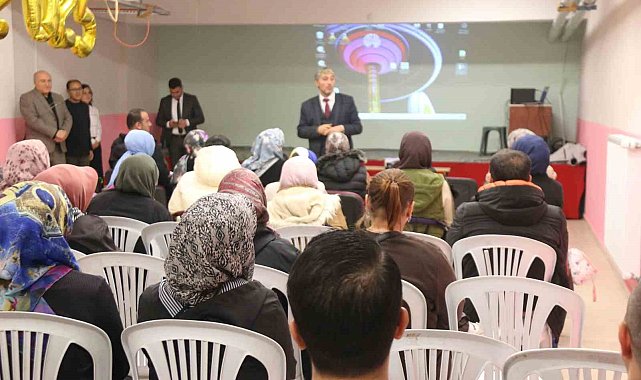 Müdür Yılmaz: "Telefonla oyalandığı kadar çocuğuna ilgi göstermeyen velilerimiz var"