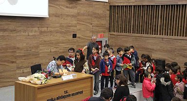 Muğla Büyükşehir Belediyesi Pelin Güneş'i minik okurlarla buluşturdu