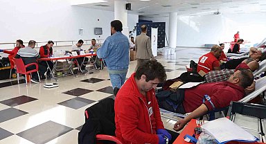 Muğla Büyükşehir, Kızılay'a kan bağışı desteğini Menteşe'de başlattı