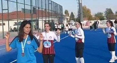 Muğla'nın şampiyon kızlarından Konya'da efsane kutlama şampiyonluk Zeybek ile taçlandı