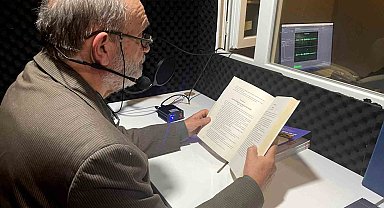 Muratpaşa'da yazar ve şairler gönüllü okuyucu oldu