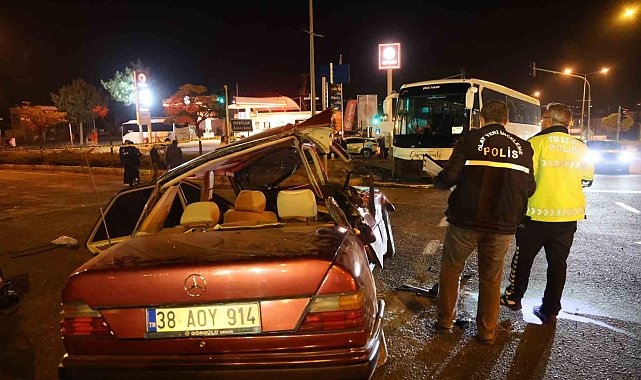 Nevşehir'de turistleri taşıyan otobüs ile otomobil çarpıştı: 2 ölü, 3 yaralı