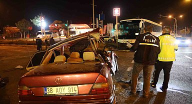Nevşehir'de turistleri taşıyan otobüs ile otomobil çarpıştı: 2 ölü, 3 yaralı