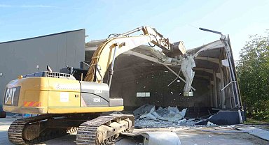 Nilüfer'de imara aykırı iki yapı yıkıldı