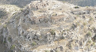 Nusaybin'in gözü yeniden açıldı... Bin 700 yıllık kale gün yüzüne çıktı!