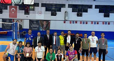 Öğretmenler dostluk maçı yaptı