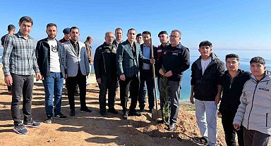 Öğretmenler şehit polis için hatıra ormanı oluşturdu
