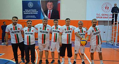 Öğretmenlerin nefes kesen voleybol turnuvası tamamlandı