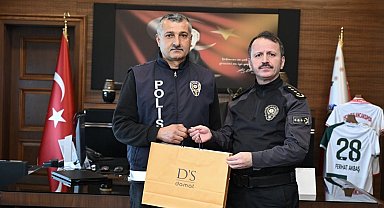 Okul polisi örnek davranışlarıyla ödüllendirildi