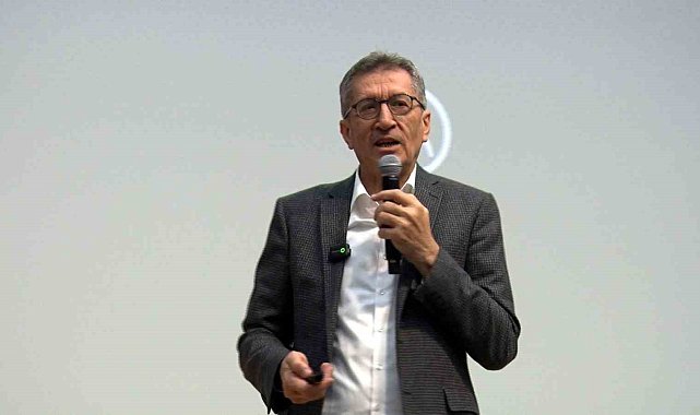 Önceki dönem Milli Eğitim Bakanı Selçuk: "Dünya, eğitim bilimleri ve diğer bilimler açısından çok farklı bir dönemden geçiyor"