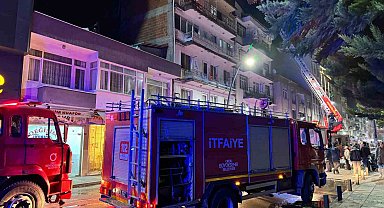 Ordu'da çatı katı yangını: 5 kişi asansörlü araçla tahliye edildi