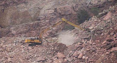 Ordu'da göçük altında kalan kamyon şoförü için yeniden arama çalışması başlatıldı