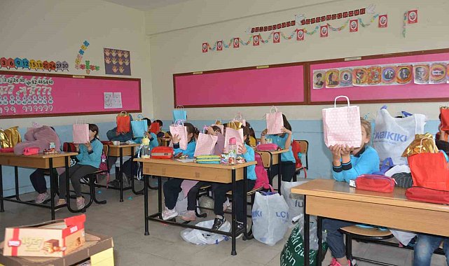 Ordu'da ilkokul öğrencilerinin hediyeleşme mutluluğu