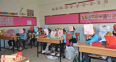 Ordu'da ilkokul öğrencilerinin hediyeleşme mutluluğu