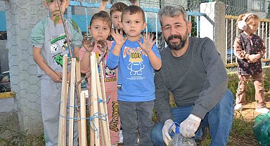 Ordu'da minikler, meyve fidanlarını toprakla buluşturdu