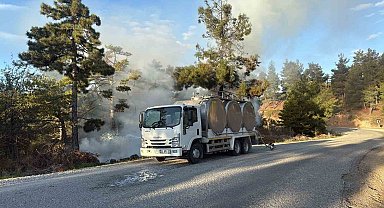 Orman yangınında alevlere sütle müdahale etti