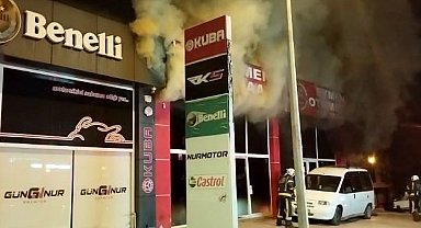 Ortağı cinayetten tutuklanan oto galeri kundaklandı, 5 araç küle döndü