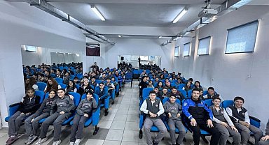 Ortaokul öğrencilerine polislerden eğitim