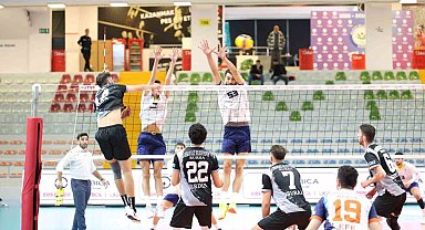 Osmangazi Belediyespor iyi mücadele ettiği karşılaşmayı 3-1 kaybetti