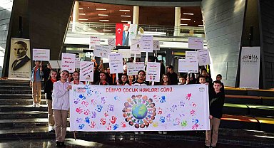 Osmangazi'de çocuklar haklarını öğrendi, pankartlarına yansıttı