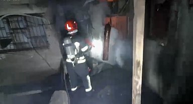 Osmaniye'de iki katlı ahşap binadaki yangın söndürüldü