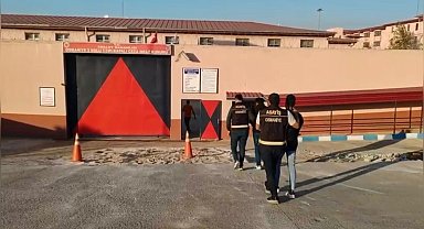 Osmaniye'de molotoflu saldırı: Kamyoneti ateşe veren 2 şüpheli tutuklandı