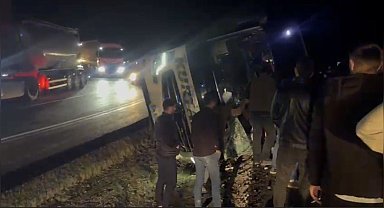 Osmaniye'de yolcu otobüsü devrildi: Yaralılar var