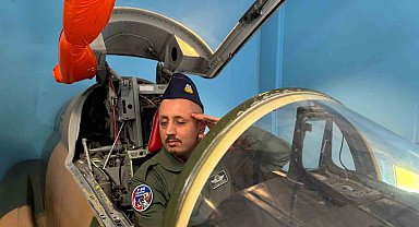 Otizmli birey Server Tolga Doğan'ın uçak kokpitine oturma hayali gerçek oldu