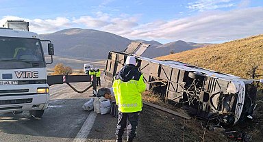 Otobüs kazasında ölenlerin kimlik tespit çalışmaları sürüyor