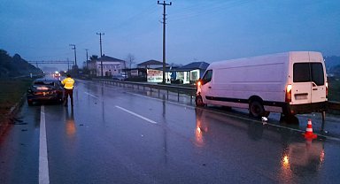 Otomobil ile minibüs çarpıştı: 4 yaralı