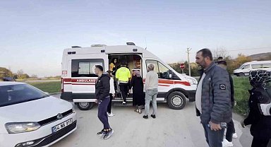 Otomobil ile motosiklet çapıştı: 2 yaralı