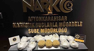 Otomobilin arka kapısının döşemesinin içerisine zulalanmış 11 kilo 500 gram uyuşturucu ele geçirildi