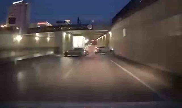 Otomobiliyle makas atarken kaza yaptı: O anlar araç kamerasında