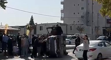 Otomobille çarpışan araç devrildi: 1 yaralı