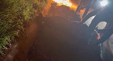 Otomobille çarpışan motosiklet alev topuna döndü: 1'i ağır 2 yaralı