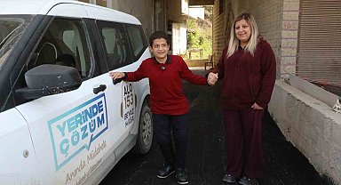 Özel gereksinimli birey Sebahattin, evinin bulunduğu sokakta rahatça yürüyebilsin diye yollar asfaltlandı