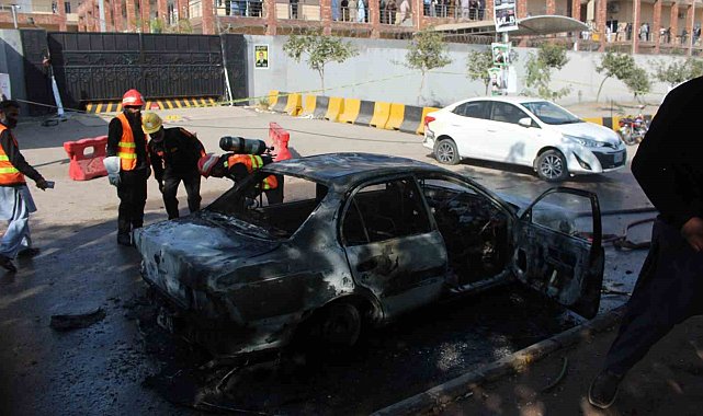 Pakistan'da mahkeme binasında intihar saldırısı: 12 ölü, 27 yaralı